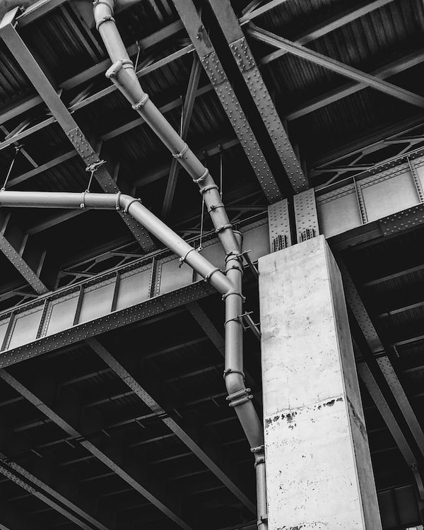 Quels outils sont nécessaires pour réaliser des travaux de plomberie en PVC pression ?