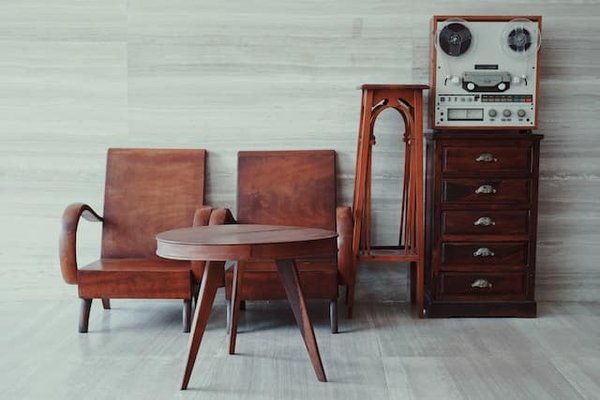 Quelles sont les astuces pour rénover des meubles en bois contemporain ?